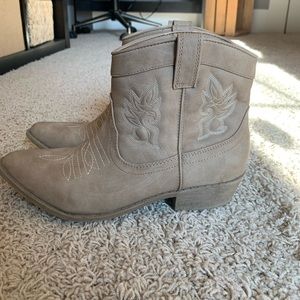 Arizona ankle cowgirl boots